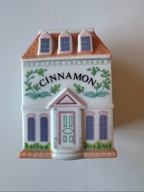 Lenox Spice Village - Cinnamon